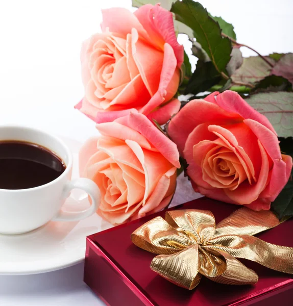 Flowers, cup of coffee and sweets. — Stock Photo, Image