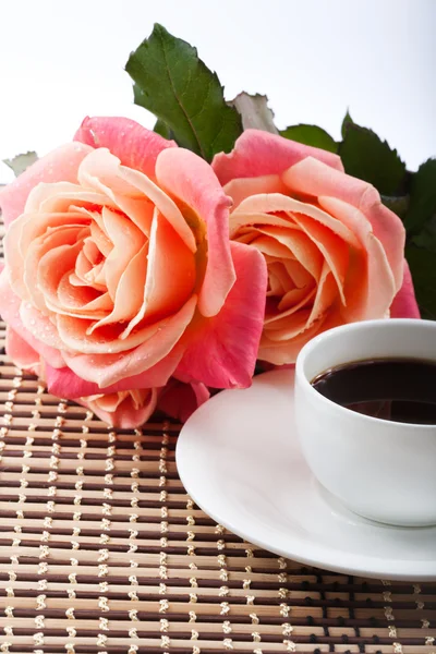 Bloemen en koffie — Stockfoto