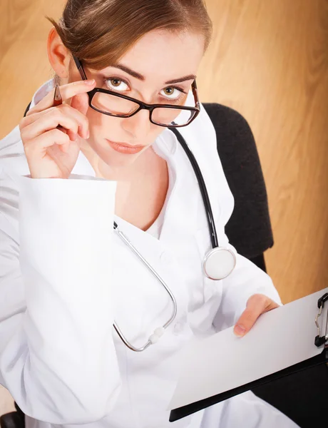 Médico mulher com um estetoscópio . — Fotografia de Stock