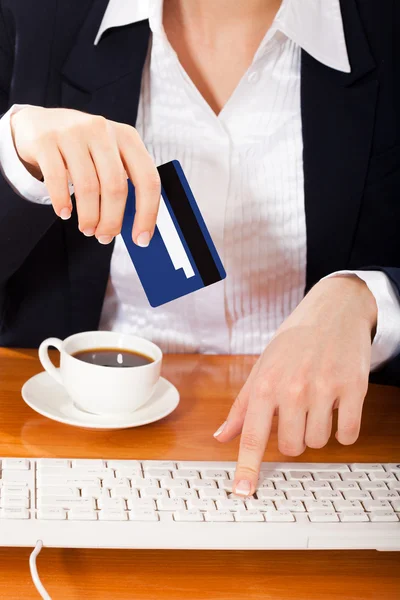 Mujer compras a través de Internet , — Foto de Stock