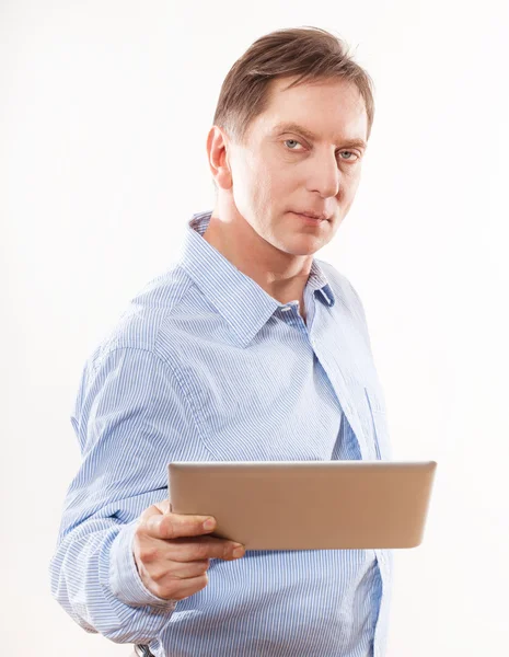 Podobizna mladého muže držení tabletu — Stock fotografie