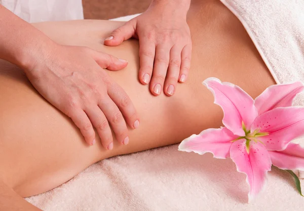 Massage lichaam vrouwen in spa — Stockfoto