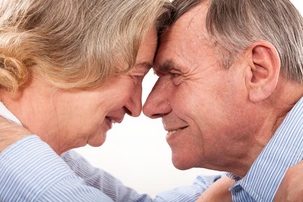 Retrato de close-up de casal de idosos sorridentes — Fotografia de Stock