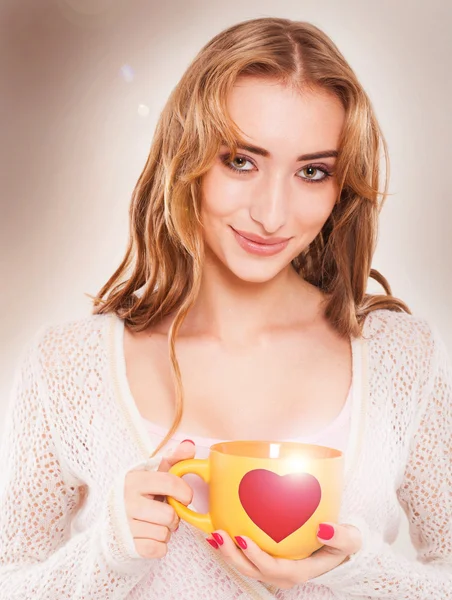 Portrait of cute woman drinking tea or coffee. — Stock Photo, Image