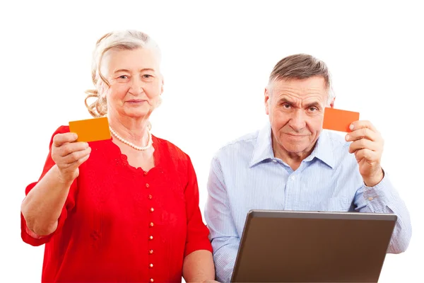 Пожилая пара, делающая покупки в Интернете — стоковое фото