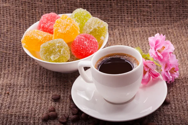 Flowers, coffee and sweets. — Stock Photo, Image