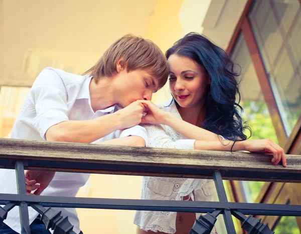 Mooi jong paar in liefde — Stockfoto