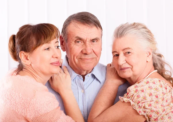 Senior man met haar verzorger thuis — Stockfoto