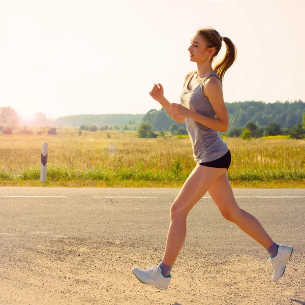 Portrait of young woman jogging . — Stock Photo, Image