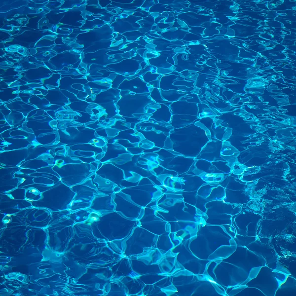 Piscina blu dettaglio acqua increspata — Foto Stock