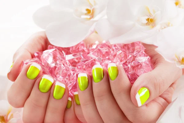 Piękny manicure paznokci salon — Zdjęcie stockowe