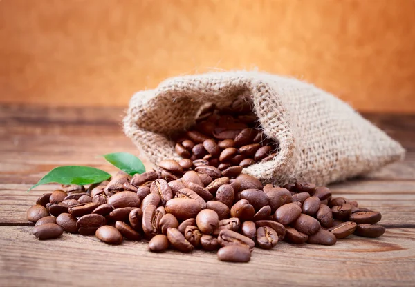 Coffee beans on wood texture — Stock Photo, Image