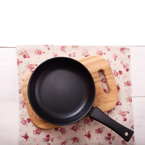 Empty frying pan on wooden background. — Stock Photo, Image