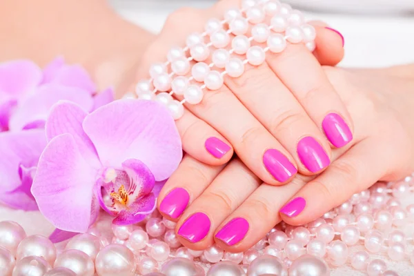 Mooie manicure en pedicure in spa salon. — Stockfoto