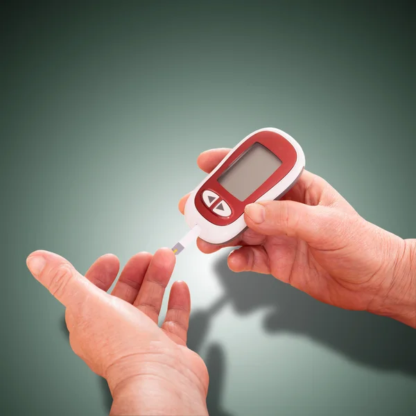 Woman makes testing  high blood sugar. — Stock Photo, Image