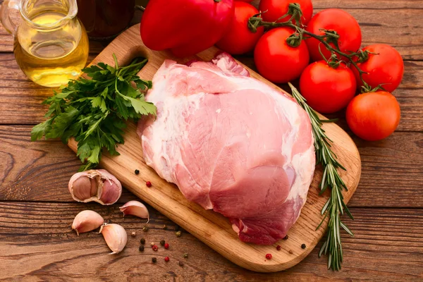 Trozos de carne cruda en rodajas para barbacoa —  Fotos de Stock