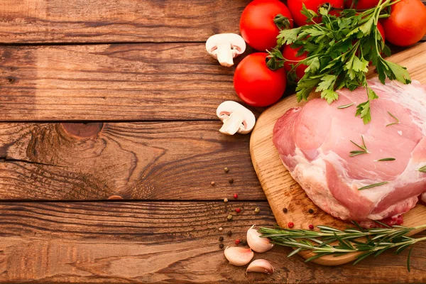 Trozos de carne cruda en rodajas para barbacoa — Foto de Stock