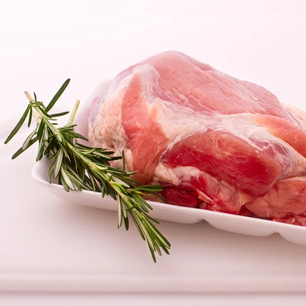 Potraviny syrové maso na grilování — Stock fotografie