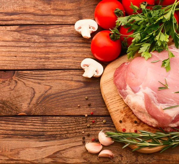 Trozos de carne cruda en rodajas para barbacoa — Foto de Stock