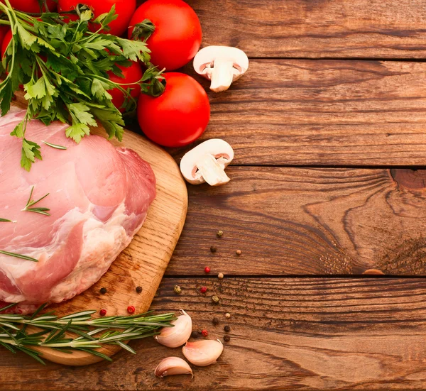 Gesneden?? stukken van rauw vlees voor barbecue — Stockfoto