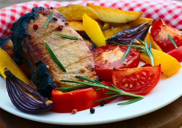 Food. Meat barbecue with vegetables — Stock Photo, Image