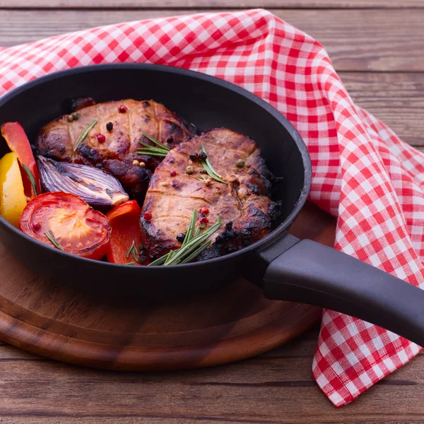 Food. Meat barbecue with vegetables — Stock Photo, Image