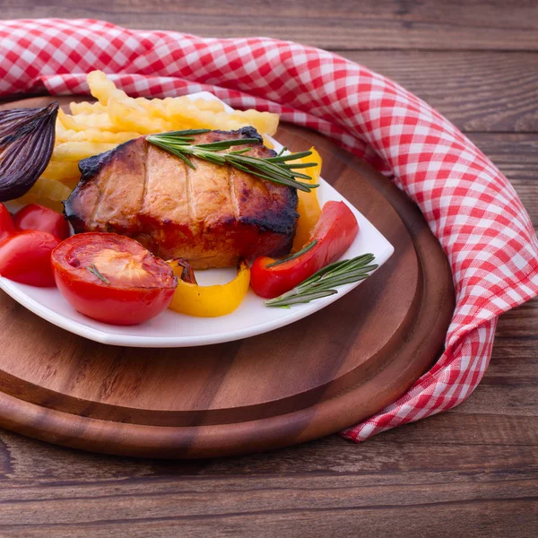 Food. Meat barbecue with vegetables — Stock Photo, Image