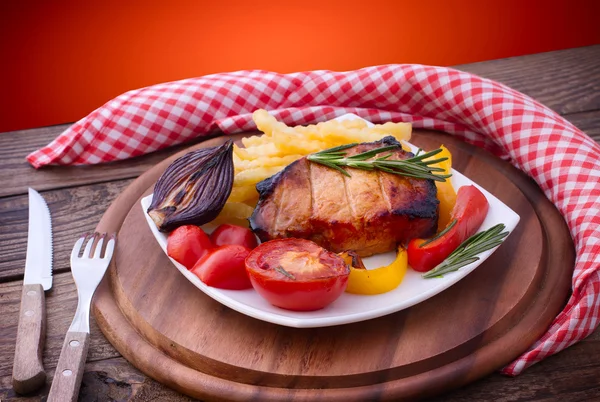 Food. Meat barbecue with vegetables — Stock Photo, Image