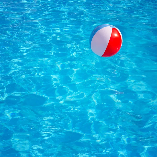 Modrý bazén zvlněné vody detail — Stock fotografie