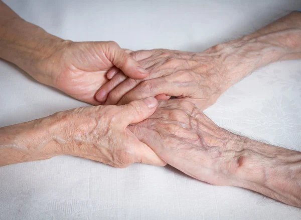 Happy elderly couple. Old people holding hands. — Stock Photo, Image