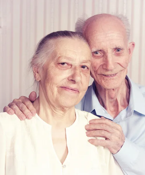 Closeup portrait of smiling elderly couple — Stock Photo, Image