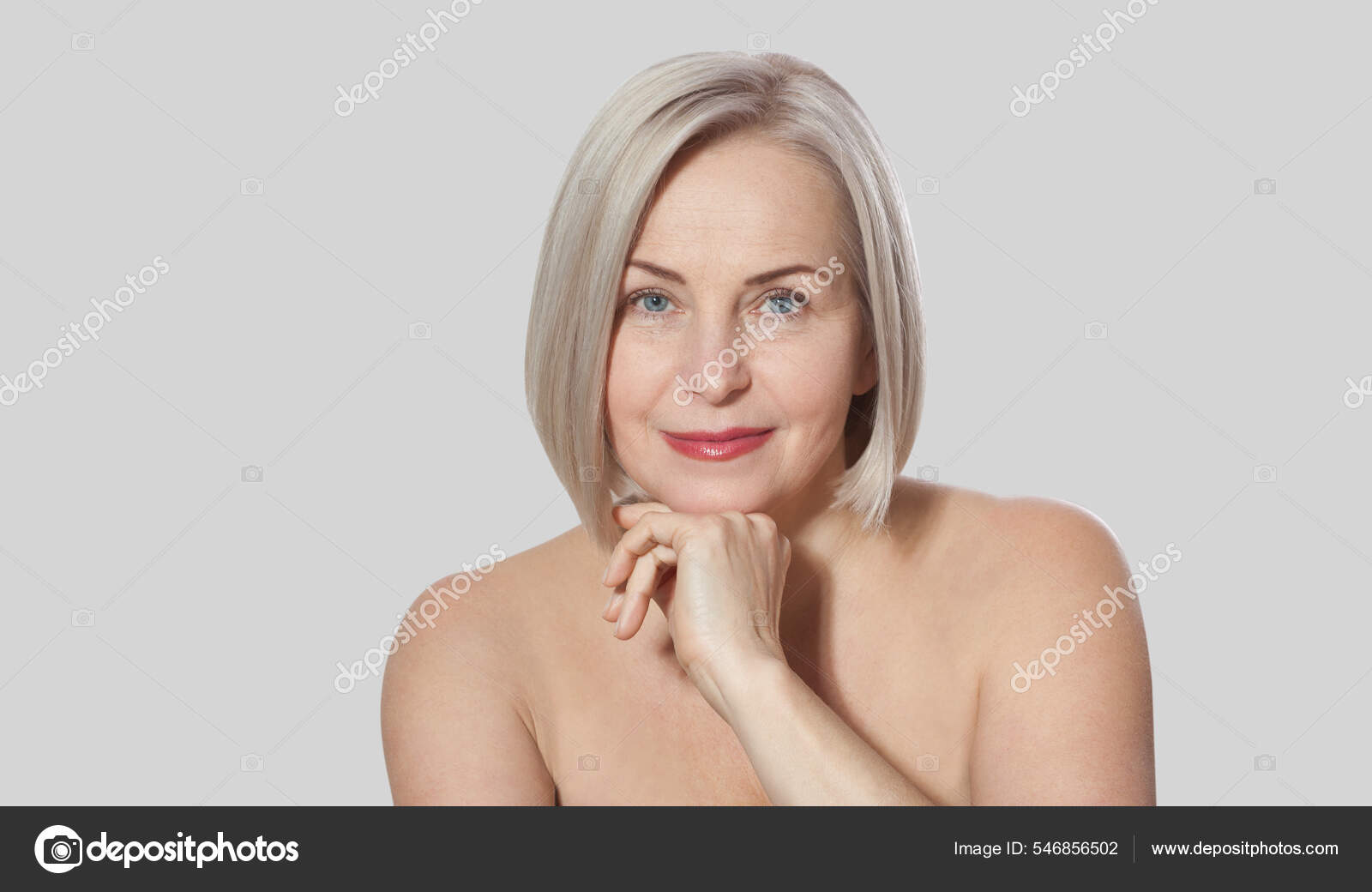 漂亮的中年金发女人露出她完美整洁的面容宏观脸具有自身缺点的现实形象 图库照片 C Victoreus