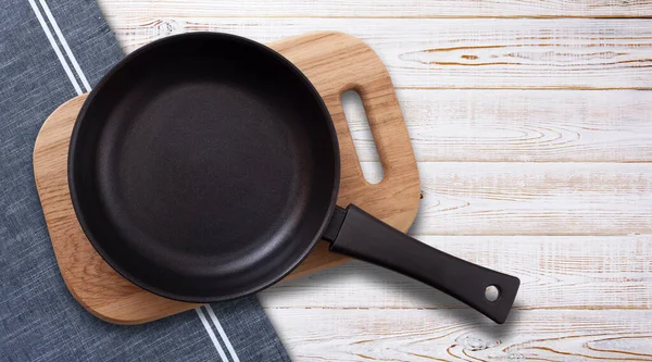 Empty Fry Pan Board Napkin Wooden Table Top View Mock — Stock Photo, Image