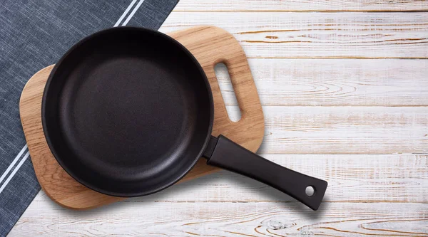 Empty Fry Pan Board Napkin Wooden Table Top View Mock — Stock Photo, Image