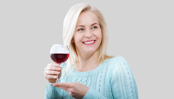 Beautiful Middle Aged Woman Holds Glass Red Wine Looks Relaxed — Fotografia de Stock