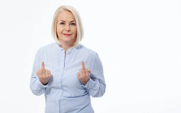 Crazy Γυναίκα Δείχνει Μεσαίο Δάχτυλο Απομονώνονται Λευκό Φόντο — Φωτογραφία Αρχείου