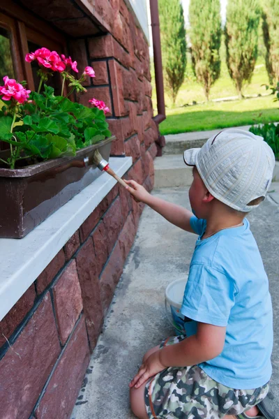 Un pequeño pintor — Foto de Stock