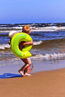 bir yeleğini çocukla