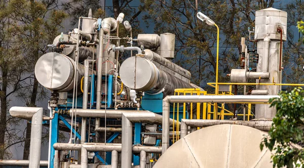 Sanayi fabrikası ve çelik boru hatlarının depolama tesisi