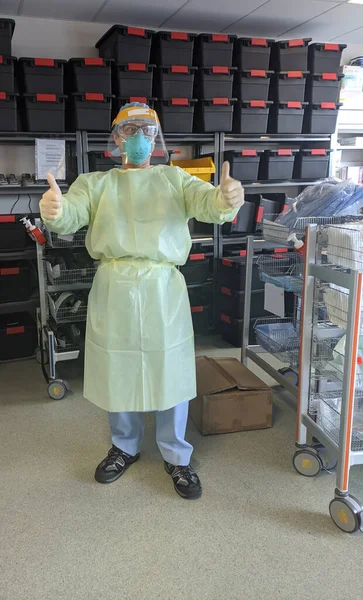 Icu Hospital Person Wearing Ppe Gear — Zdjęcie stockowe