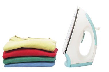 renkli gömlek demir ile yığılmış