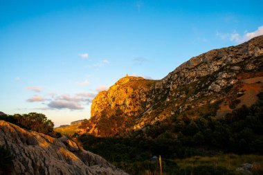 Dağlarda güzel bir gün batımı