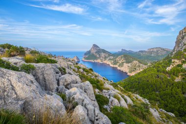 Deniz kıyısının güzel manzarası