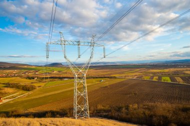 yüksek voltaj güç hattı