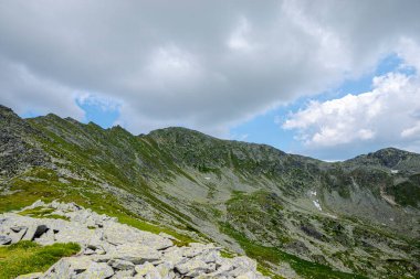 Dağ manzarasının güzelliği 