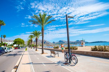 Bisiklet sahilde park