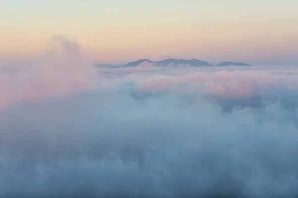 Прекрасные Облака Горах — стоковое фото