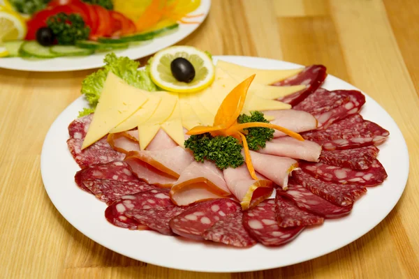 Assortiment van worst, vlees en kaas — Stockfoto