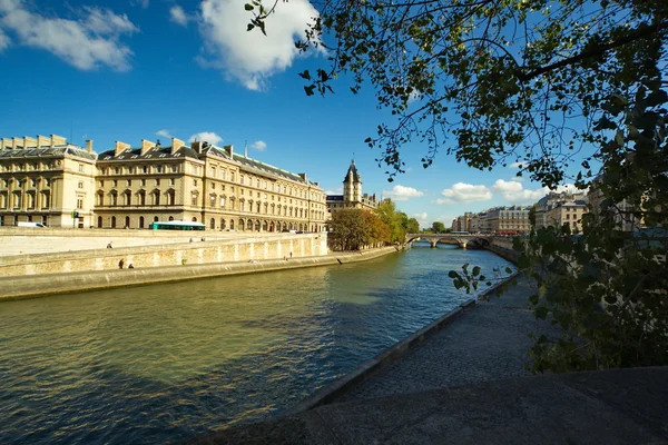 Embankment in Paris — Stock Photo, Image