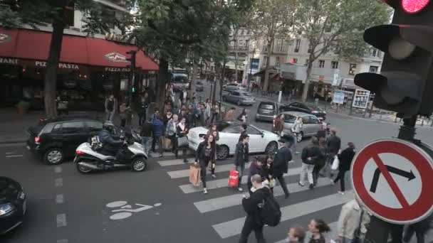 Cruce peatonal en París — Vídeos de Stock